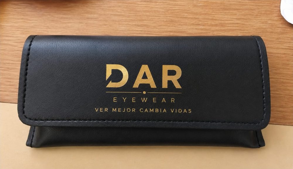 Estuche rígido de cuerina DAR Eyewear